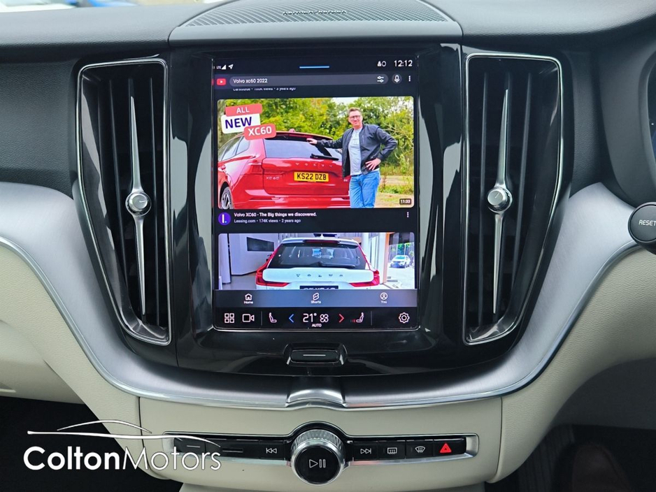 2022 Volvo XC60 - image 16