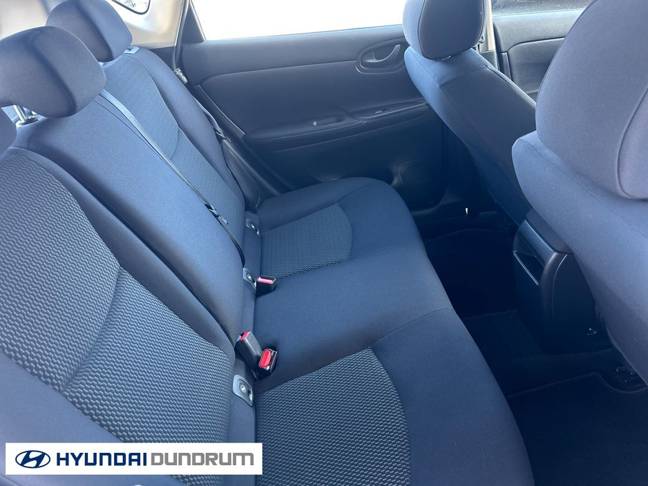 2017 Nissan Pulsar - image 9