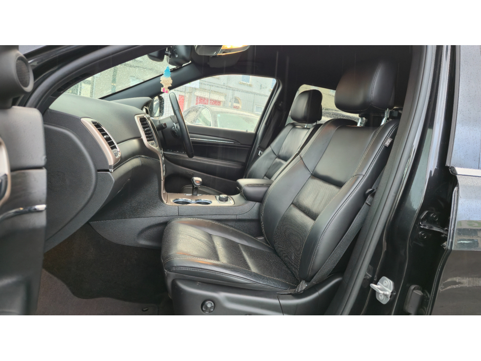 2015 Jeep Cherokee - image 11