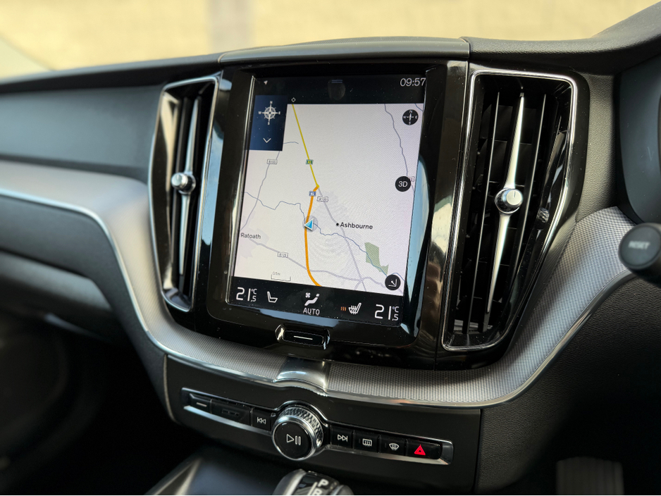 2018 Volvo XC60 - image 22