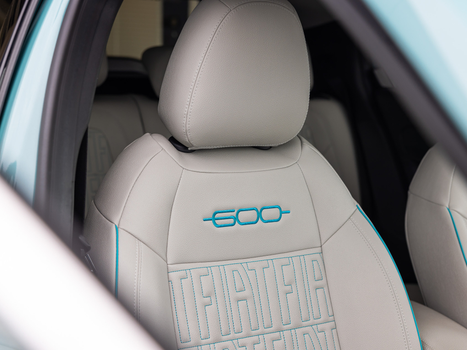 2025 Fiat 600 - image 19