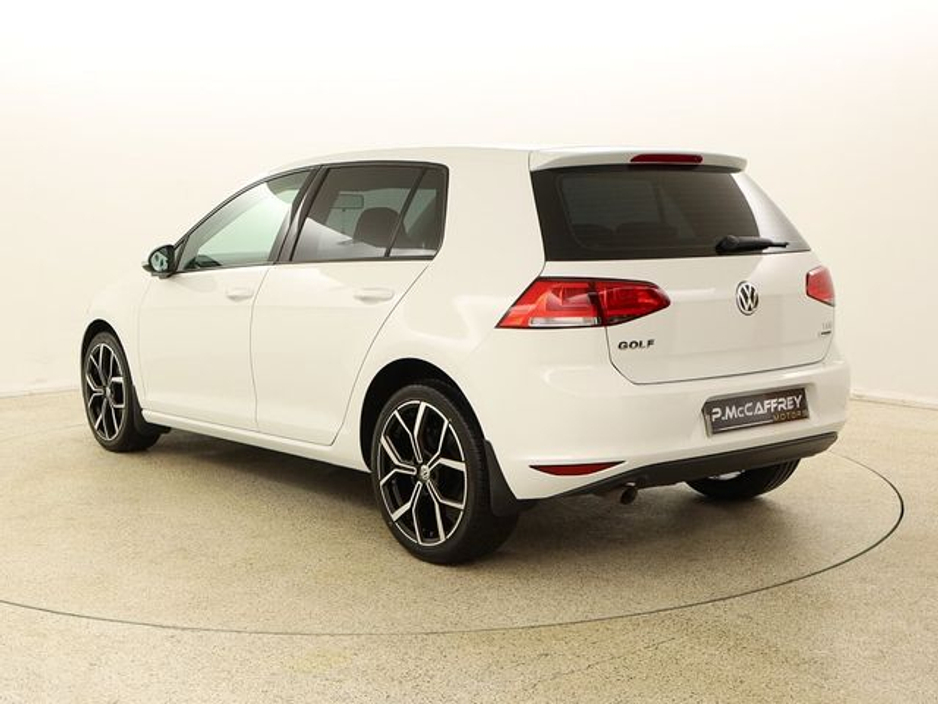2015 Volkswagen Golf - image 5