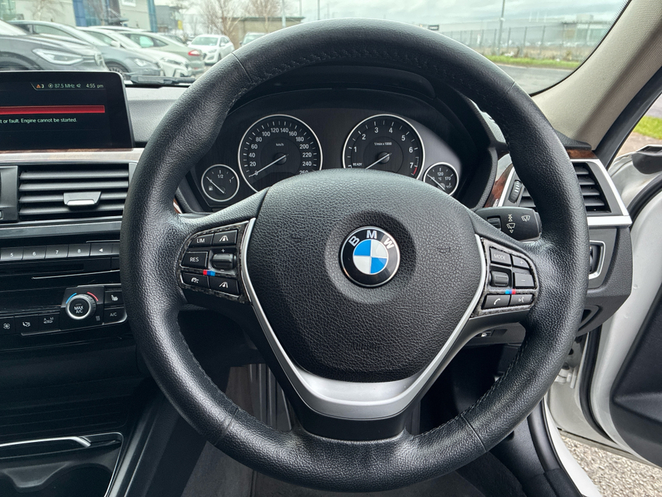 2016 BMW 3 Series - image 16