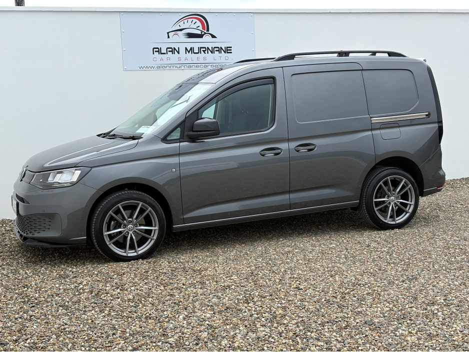 2025 Volkswagen Caddy - image 9