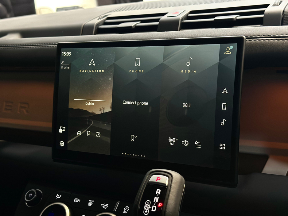 2025 Land Rover Defender - image 27