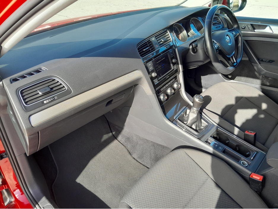 2018 Volkswagen Golf - image 23