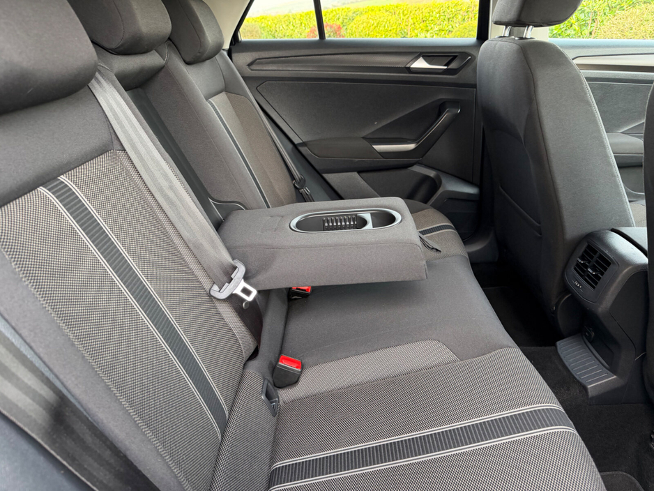 2018 Volkswagen T-Roc - image 13