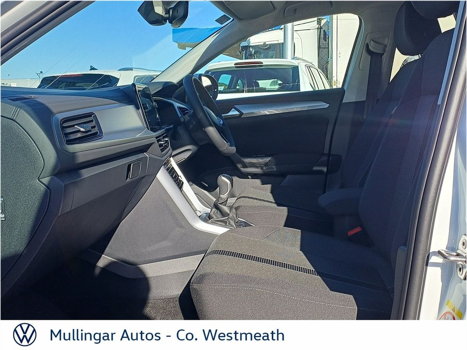 2026 Volkswagen T-Roc - image 4