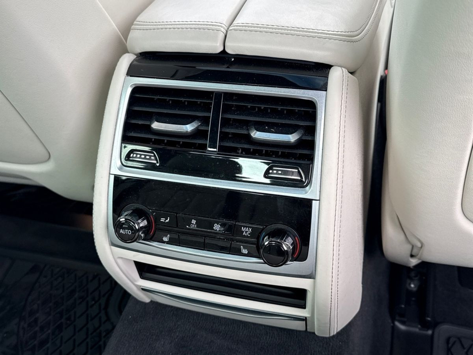 2022 BMW 7 Series - image 31