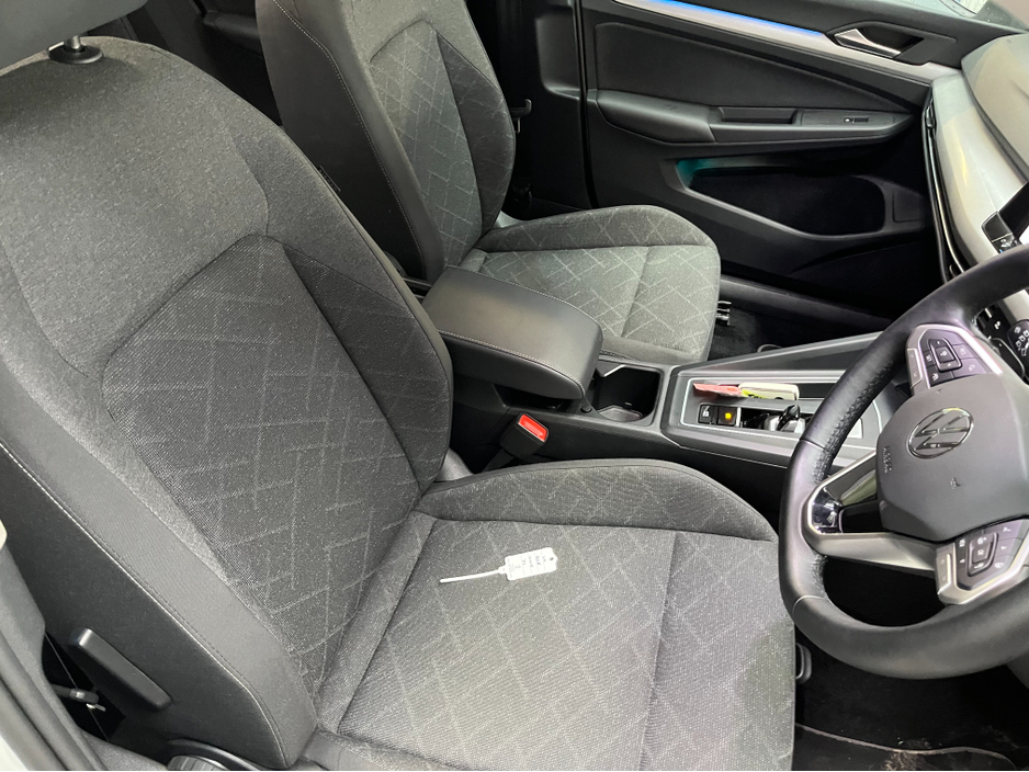 2024 Volkswagen Golf - image 10