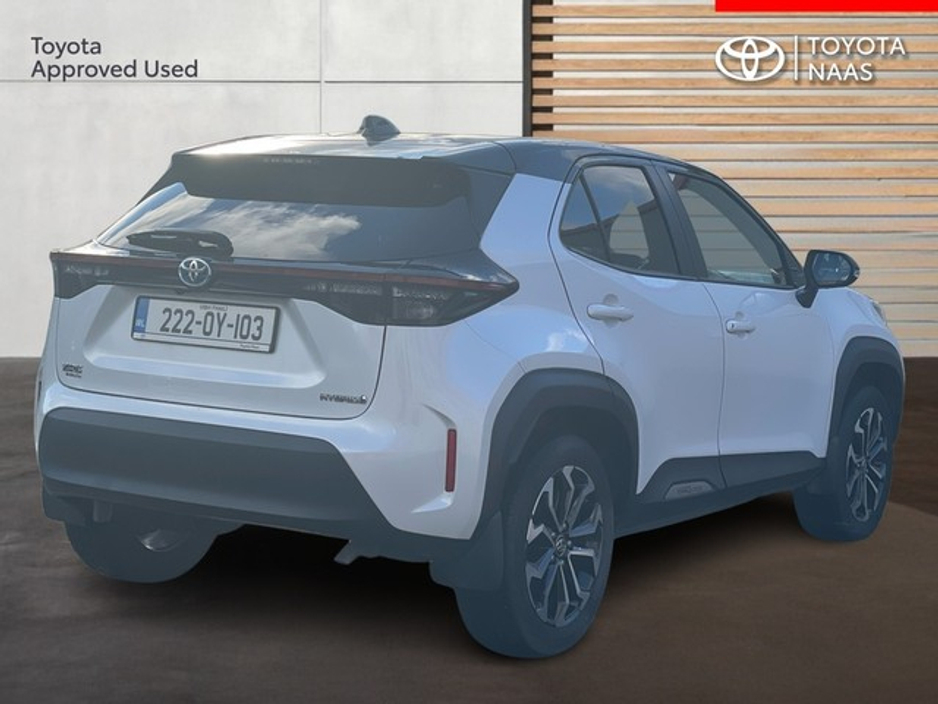 2022 Toyota Yaris Cross - image 2