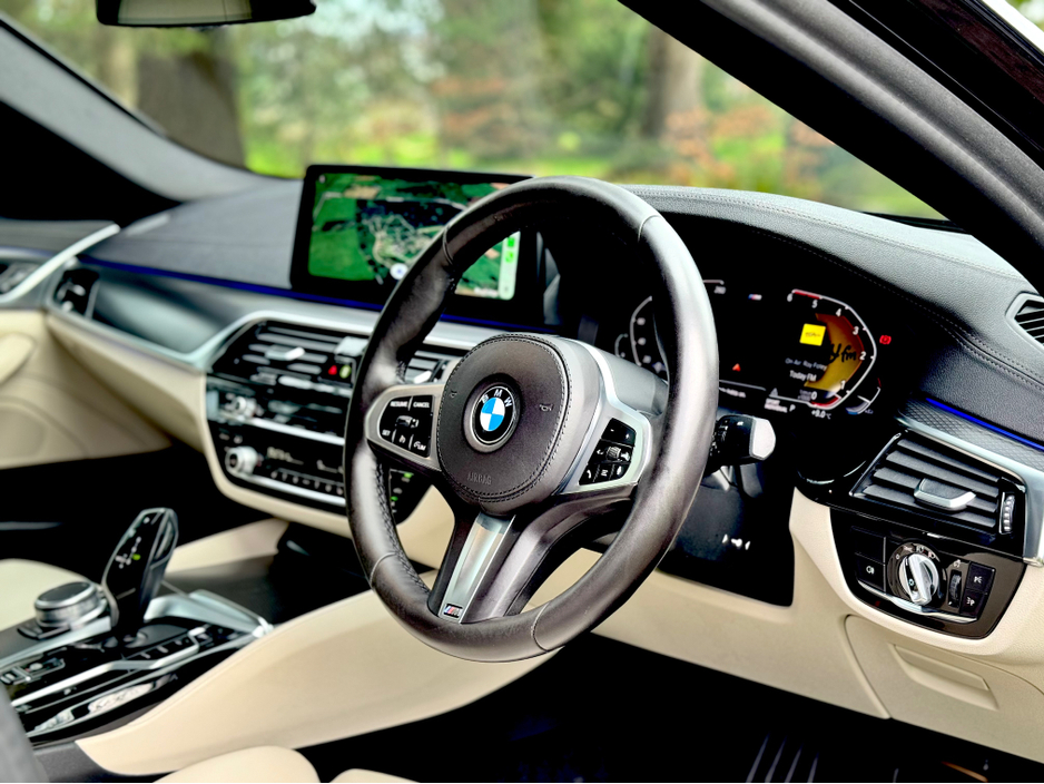 2021 BMW 5 Series - image 10