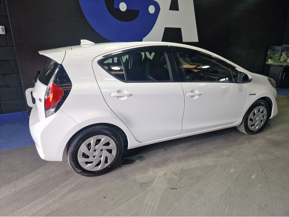 2018 Toyota Aqua - image 10