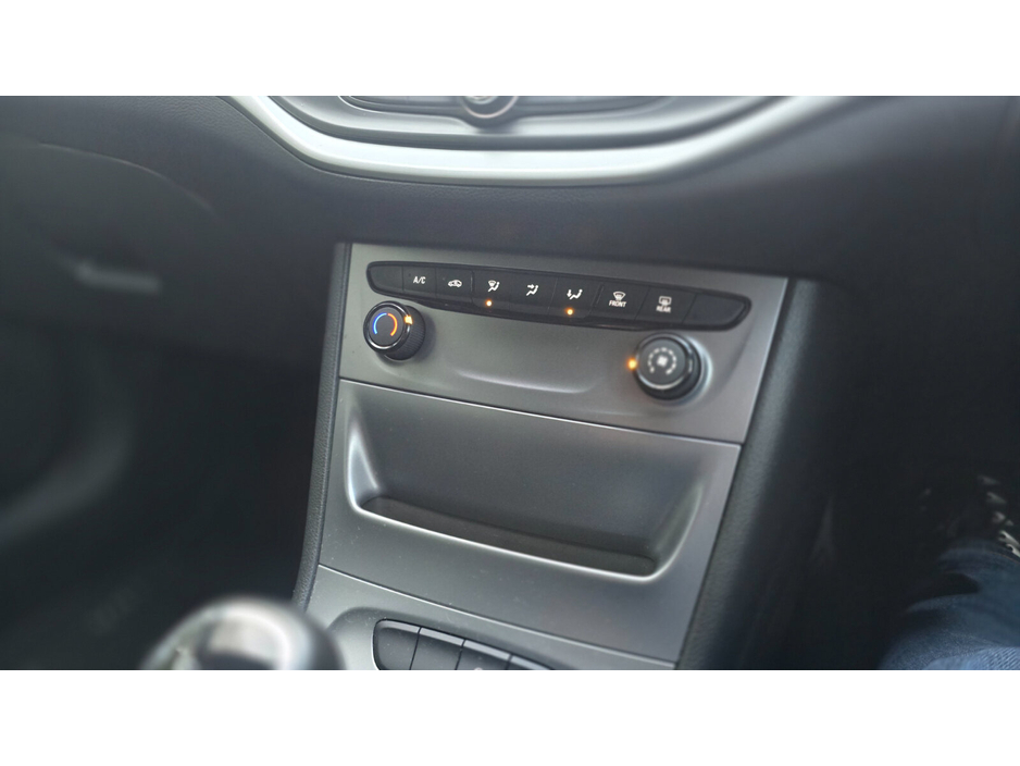 2018 Opel Astra - image 18