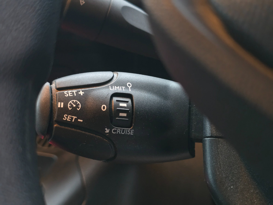 2022 Peugeot Partner - image 25