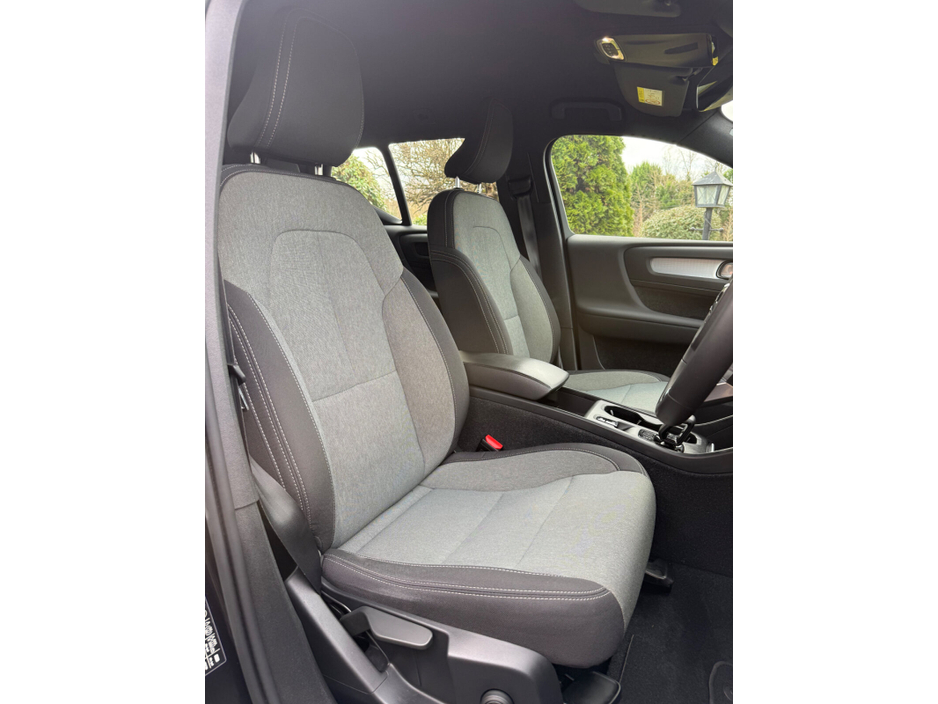 2023 Volvo XC40 - image 10