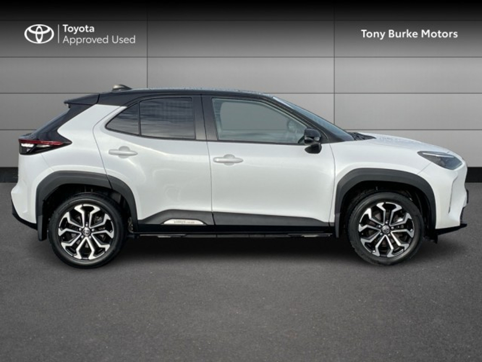 2022 Toyota Yaris Cross LunaSport - BiTone - 1.5 Hybrid - Automatic - 1 Owner &ndash; Full TOYOTA Service History // Remote Central Locking // Front Electric Windows // Rear Electric Windows // Electric Mirrors // Apple Carp €26,899