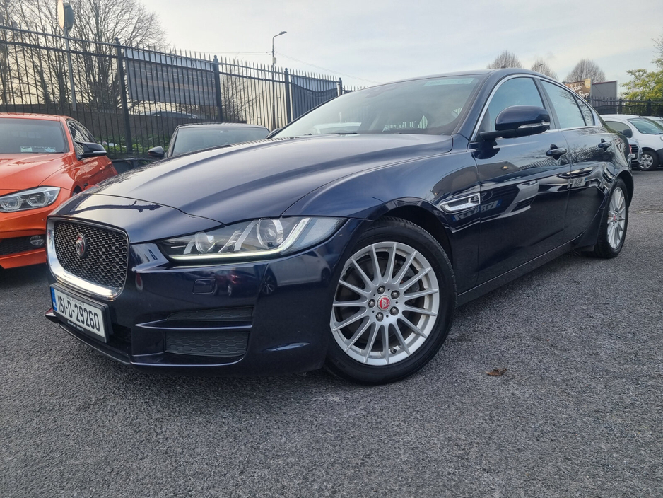 2016 Jaguar XE - image 3