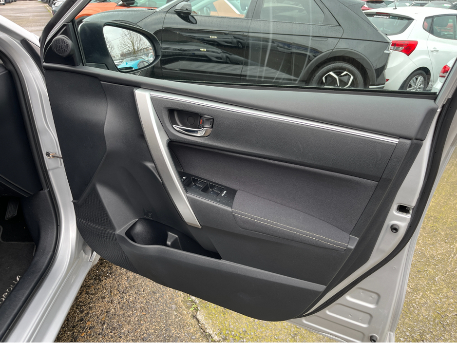 2016 Toyota Corolla D-4D LUNA 1.4 DIESEL //SAT NAV//REVERSE CAMERA// €13,950