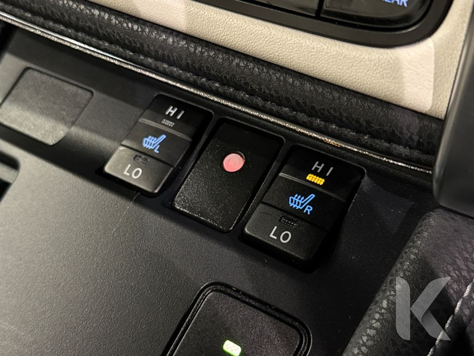 2016 Toyota Auris HYBRID G PACKAGE - BEIGE/BLACK FULL LEATHER INTERIOR - FACTORY ALLOYS - REVERSE CAMERA €13,950