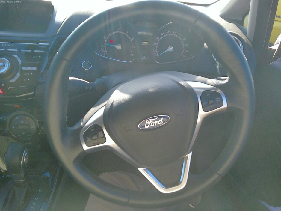 2015 Ford Fiesta - image 5