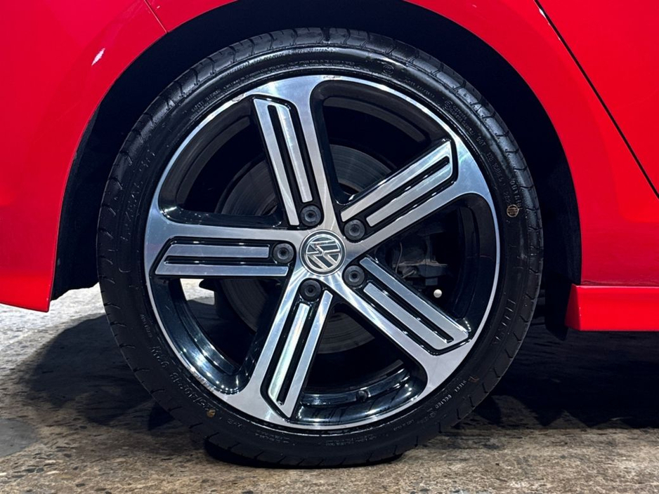 2015 Volkswagen Golf - image 15