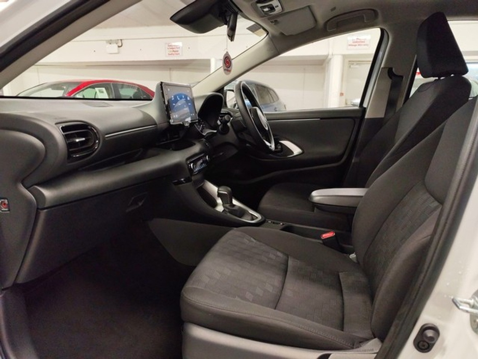 2024 Toyota Yaris HYBRID LUNA €26,950