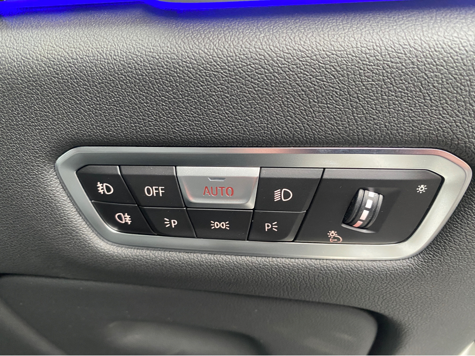 2020 BMW X5 - image 22