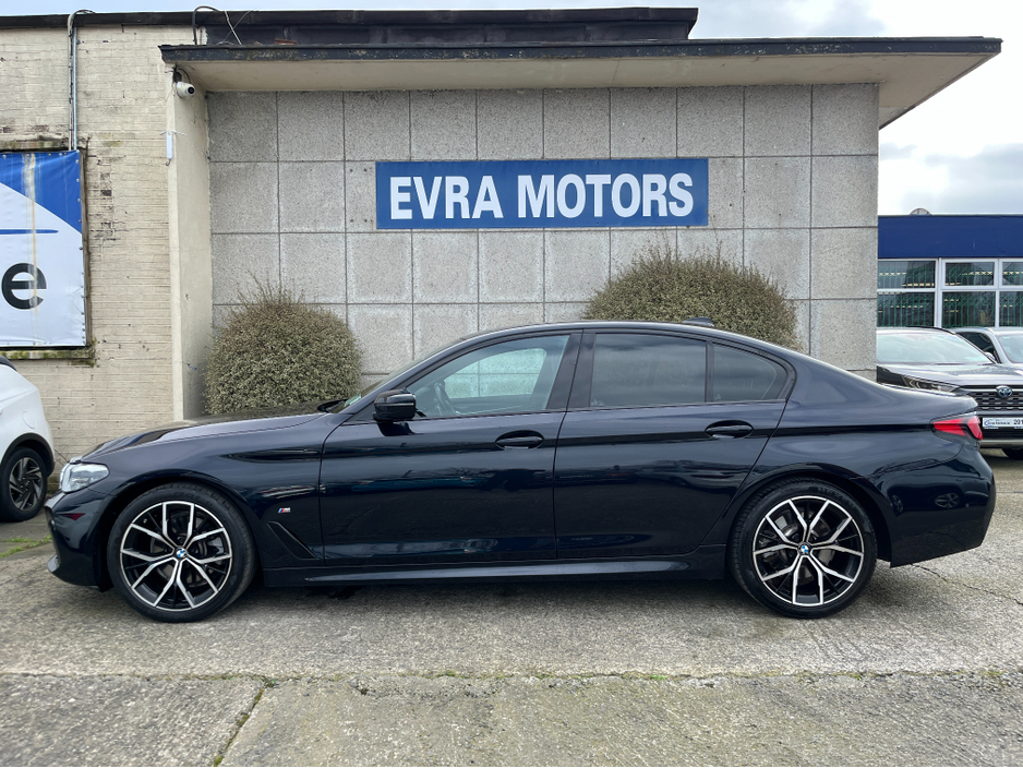 2022 BMW 5 Series - image 6