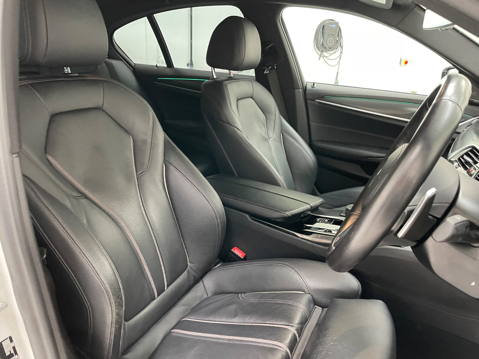 2021 BMW 5 Series - image 9