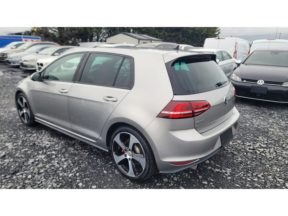 2016 Volkswagen Golf - image 4