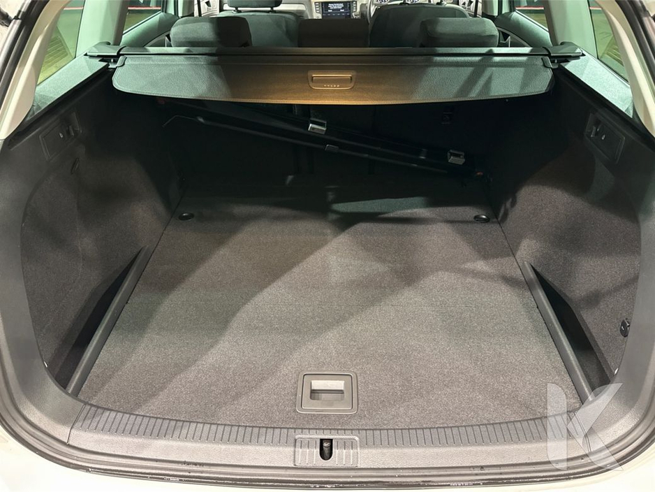 2016 Volkswagen Golf - image 11