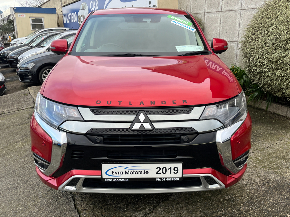 2019 Mitsubishi Outlander G 4WD AUTOMATIC 2.4 PETROL PLUG IN HYBRID //HIGH SPEC//HALF LEATHER SEATS//HEATED SEATS AND STEERING WHEEL//REVERSE CAMERA//KEYLESS ENTRY// €22,950