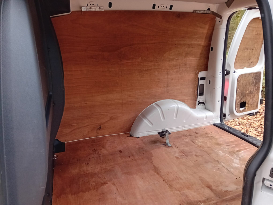 2018 Volkswagen Caddy - image 16