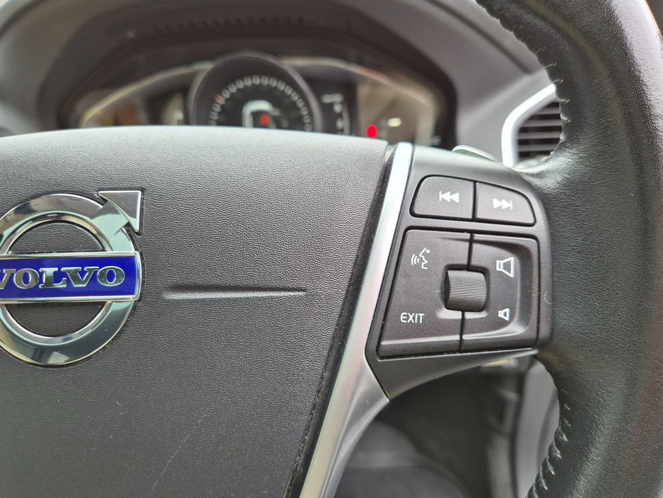 2017 Volvo XC60 - image 20