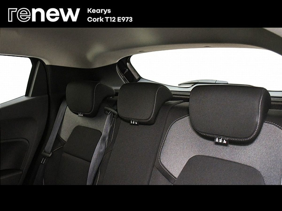 2025 Renault Clio - image 17