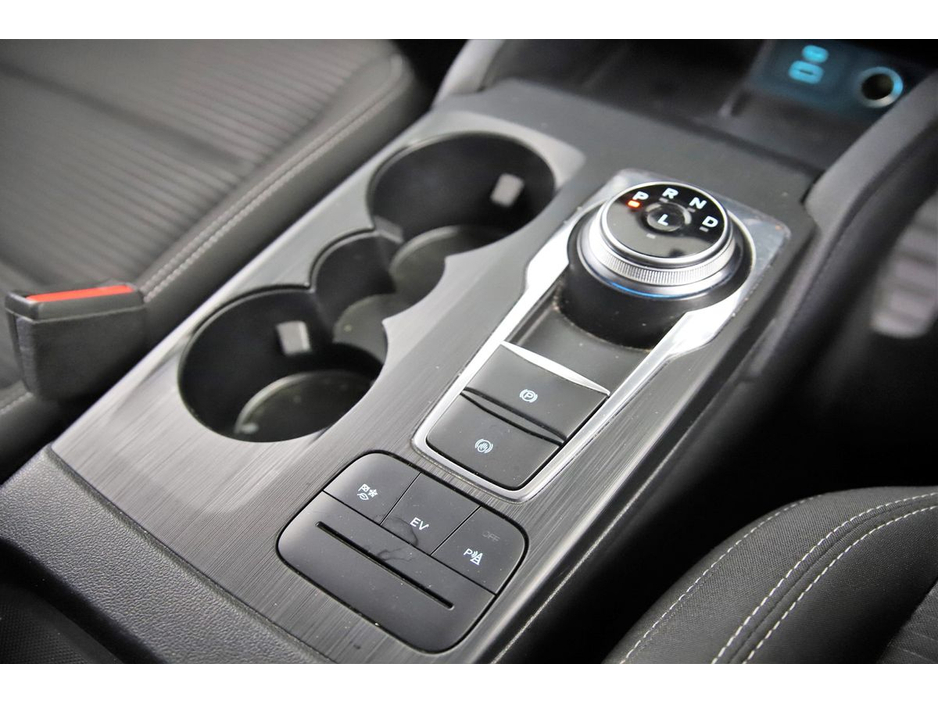 2020 Ford Kuga - image 22