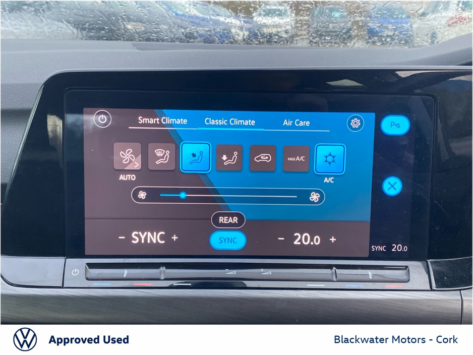 2022 Volkswagen Golf - image 18