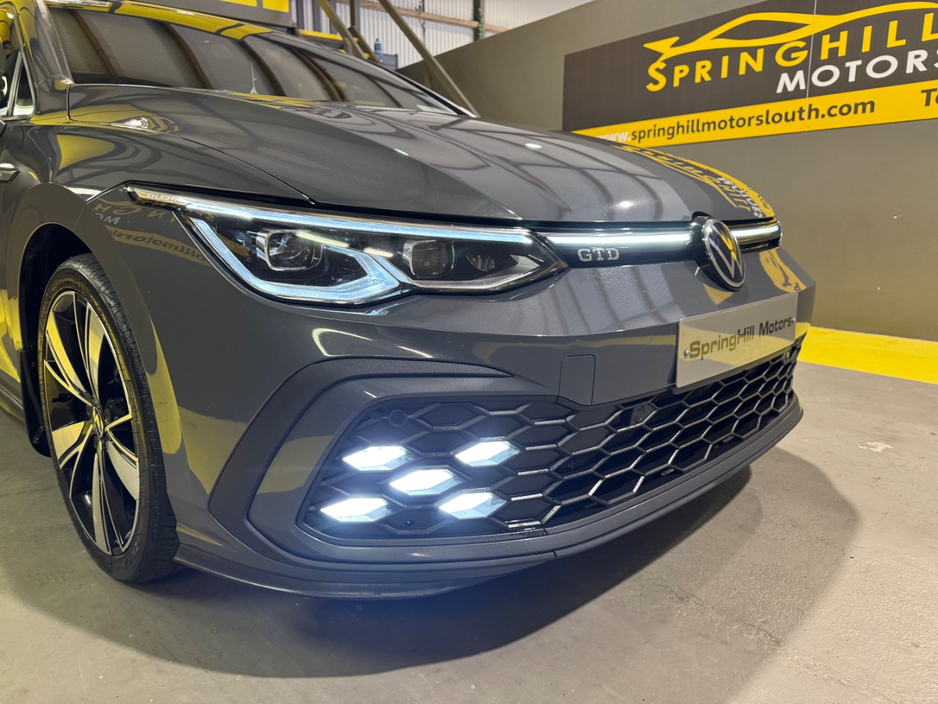 2022 Volkswagen Golf - image 8