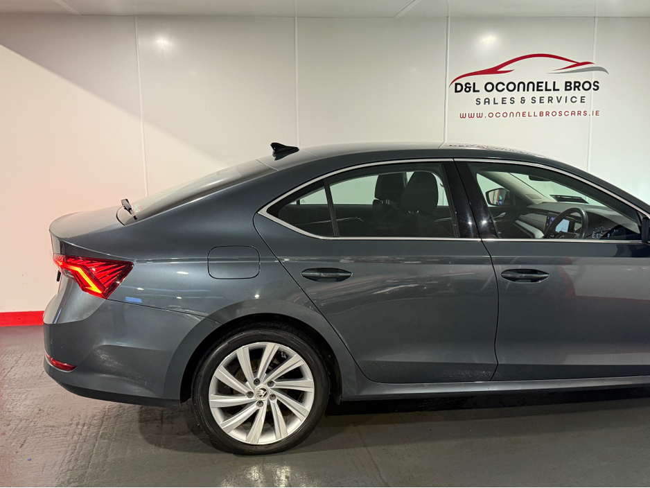 2022 Skoda Octavia - image 18