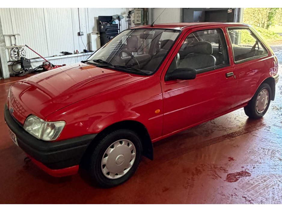 1994 Ford Fiesta - image 2