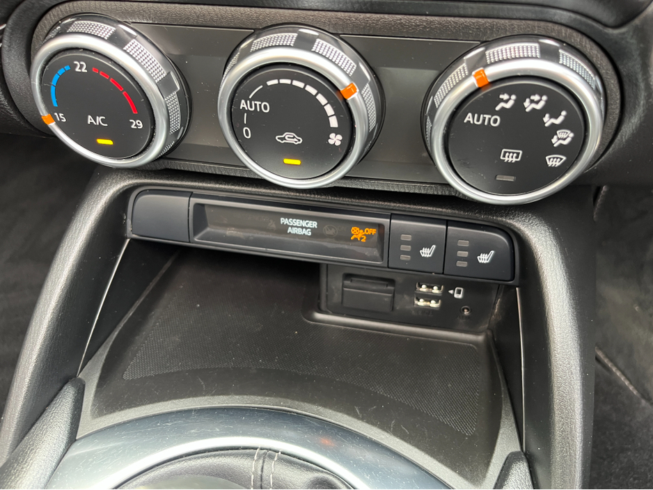 2022 Mazda MX-5 - image 19