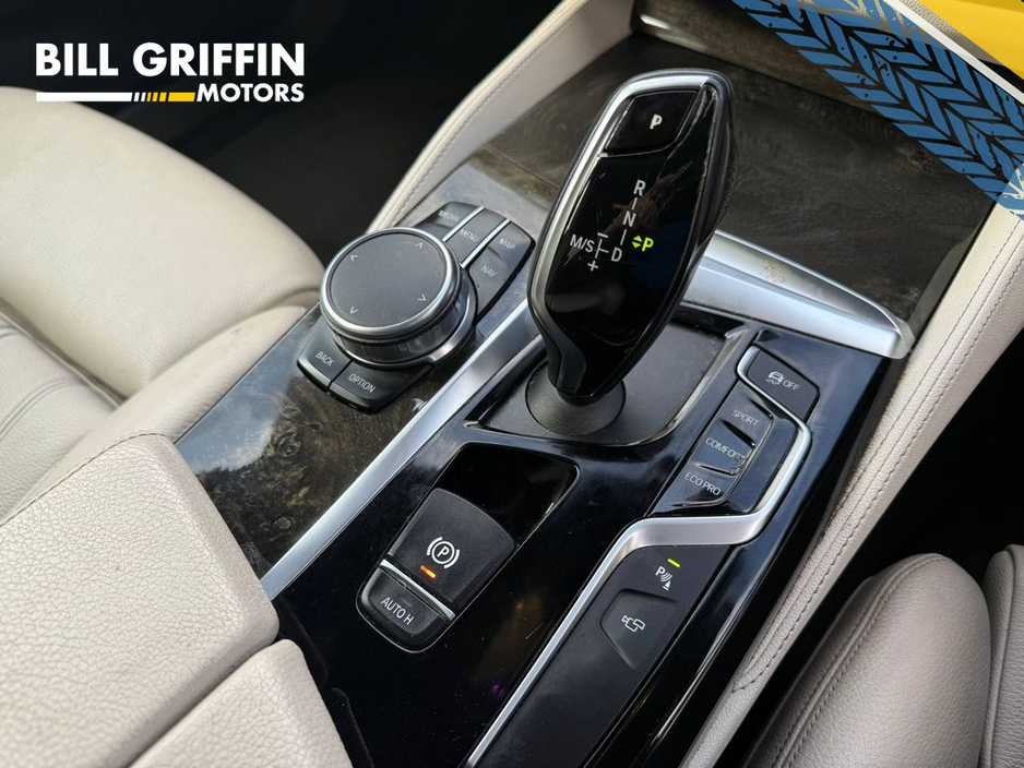 2018 BMW 5 Series - image 11