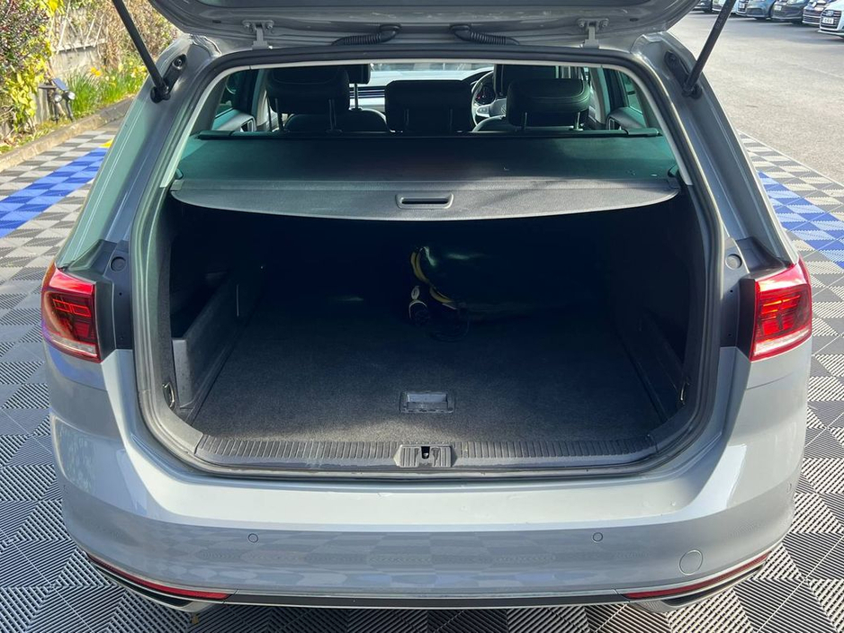 2022 Volkswagen Passat - image 13