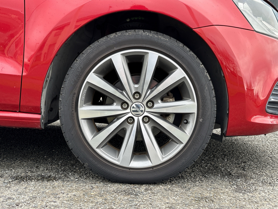 2014 Volkswagen Polo - image 5