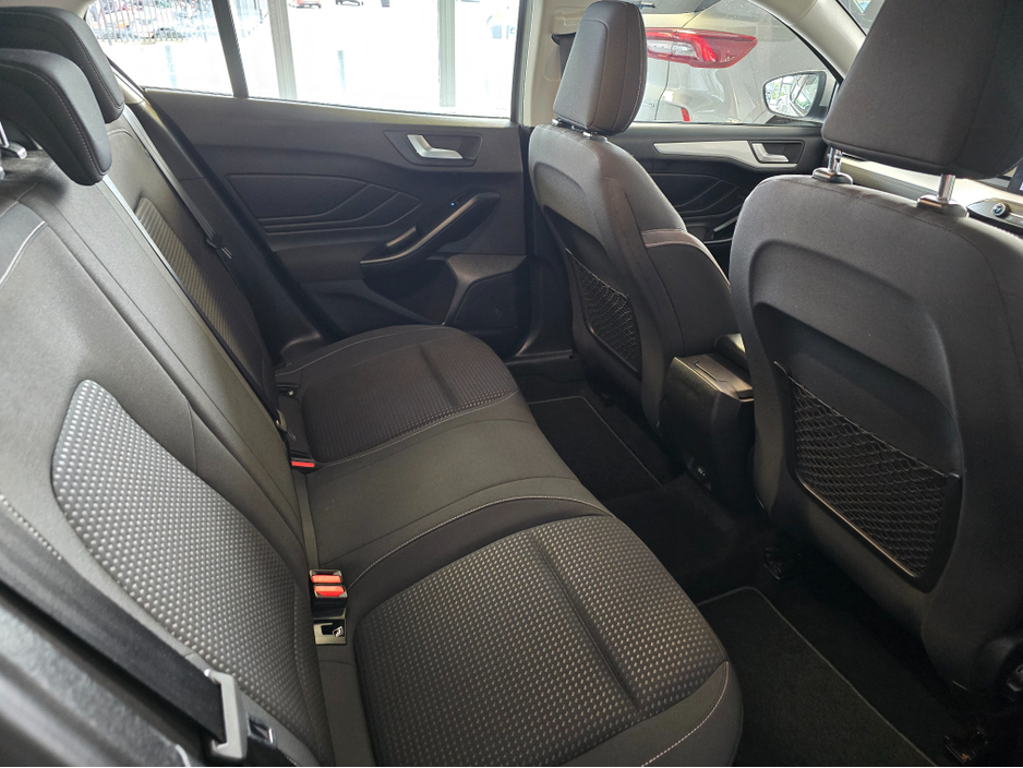 2019 Ford Focus - image 2