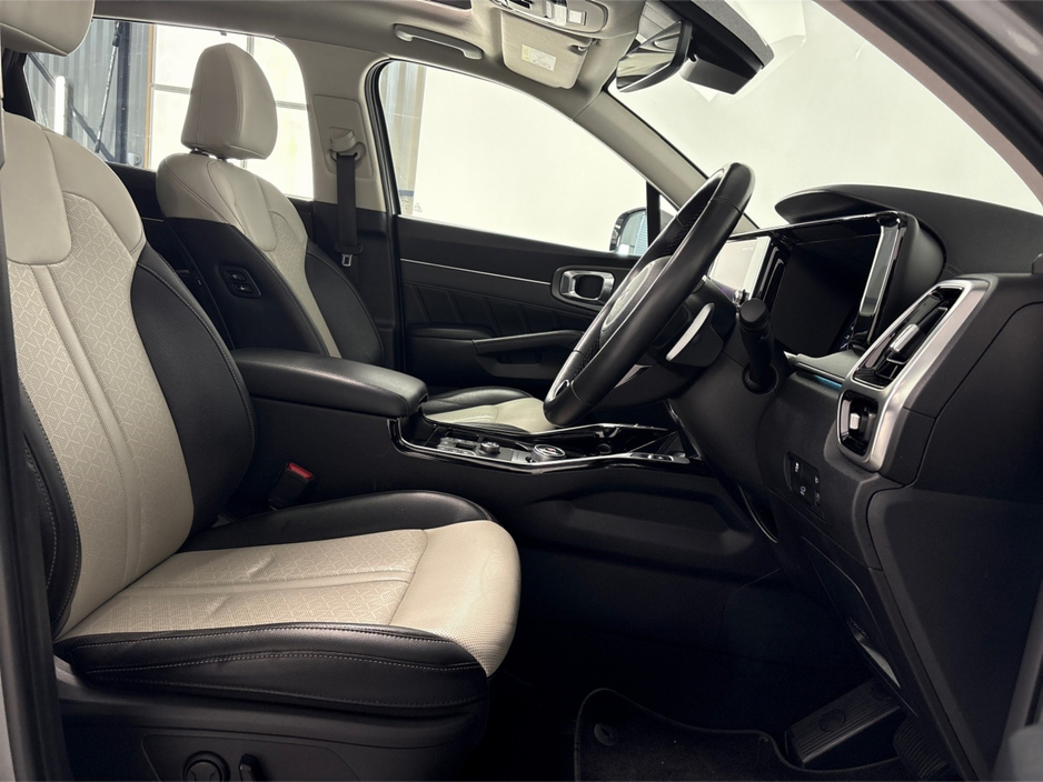 2023 Kia Sorento - image 28