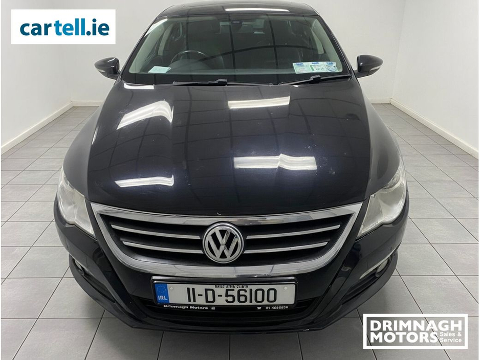 2011 Volkswagen Passat - image 2