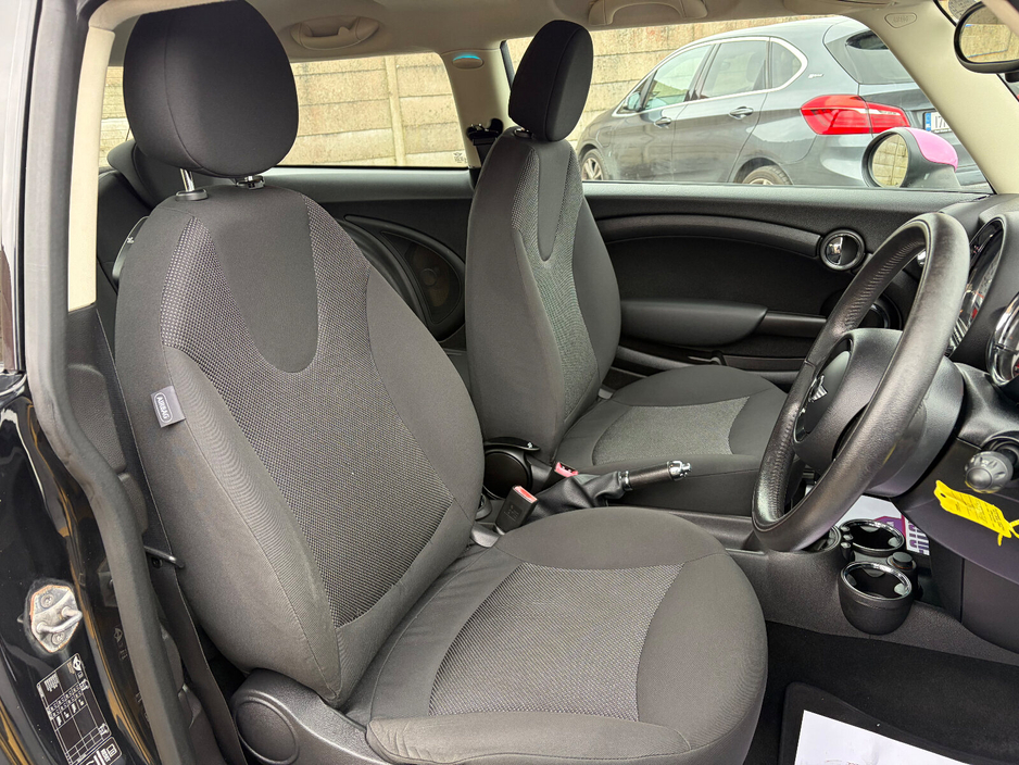 2013 MINI Hatch - image 4