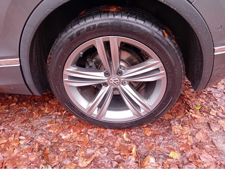 2020 Volkswagen Tiguan R-LINE 2.0 TDI  6 SPEED  150HP  SUV @ REDDY2DRIVE LTD €28,500